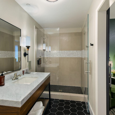 Oxford Suites Photo 2